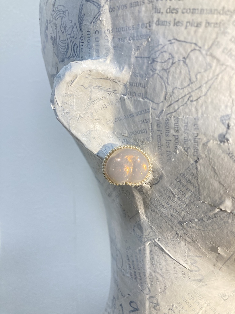 おしりピアス(グレージュパール)