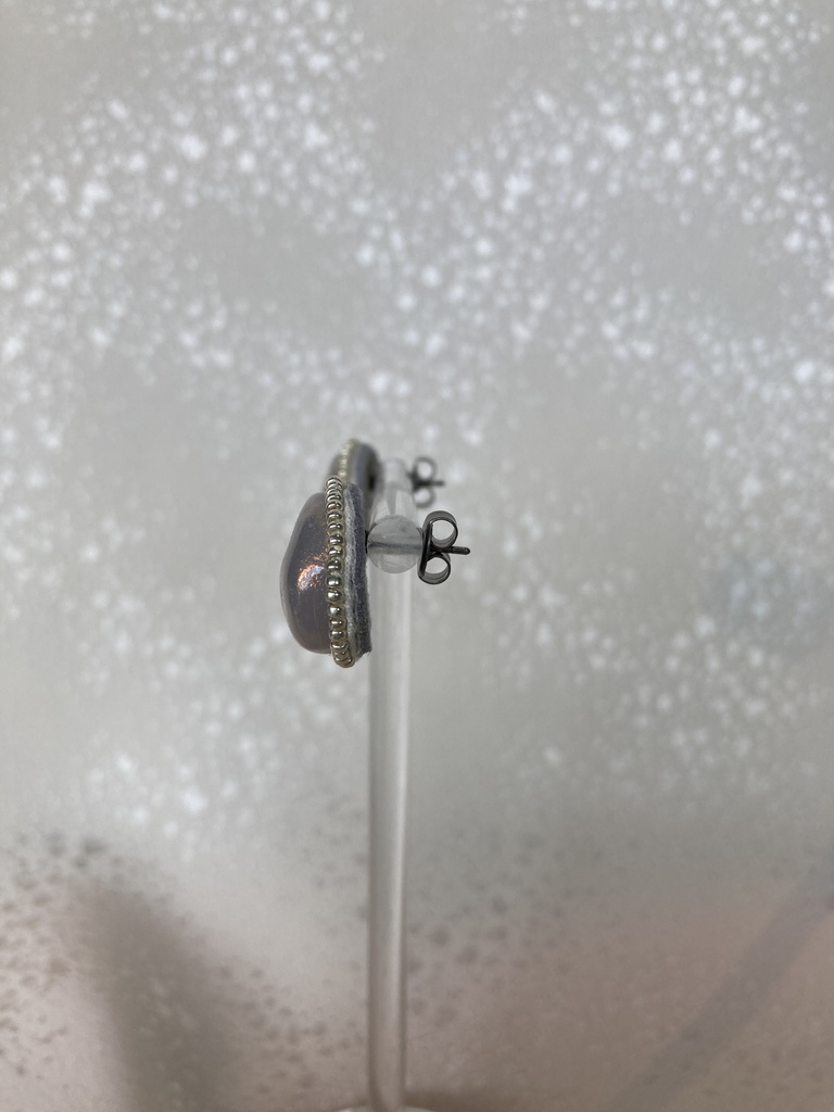 おしりピアス(グレージュパール)