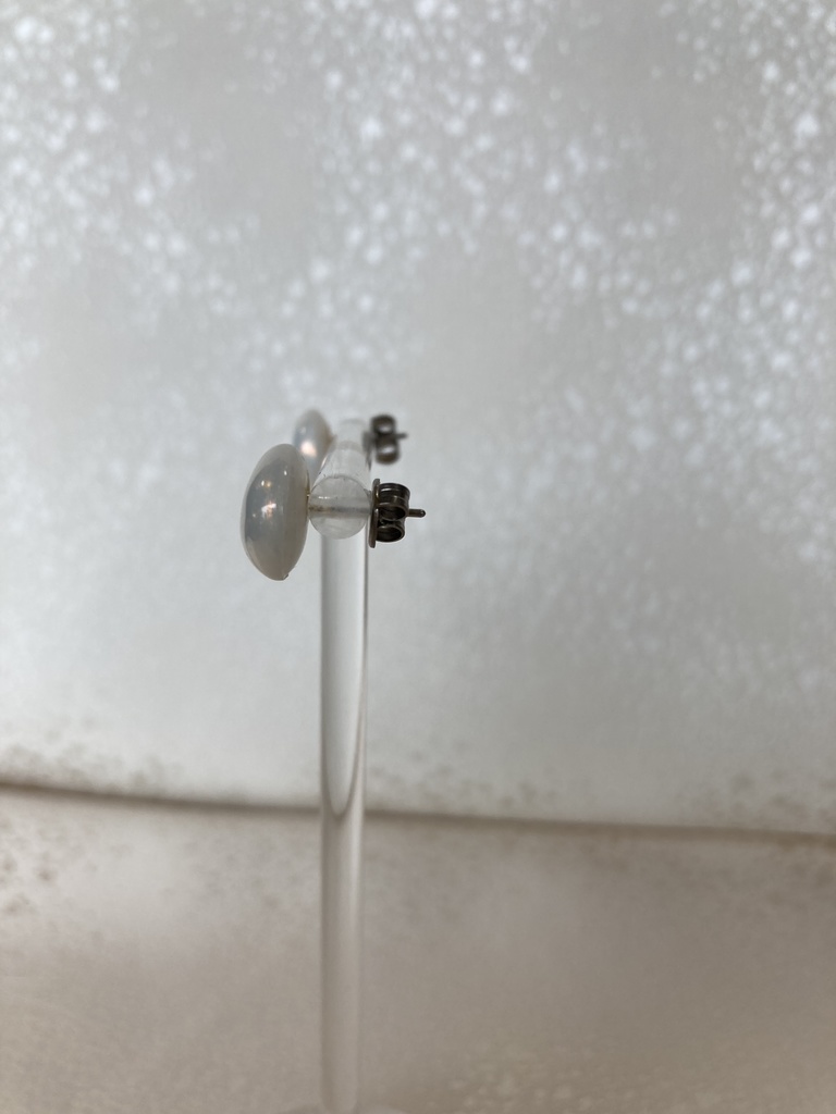 おしりパールの一粒ピアス