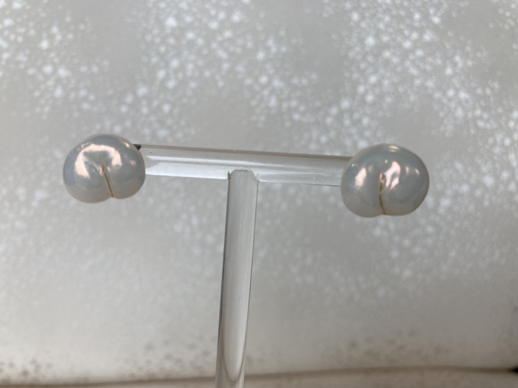 おしりパールの一粒ピアス