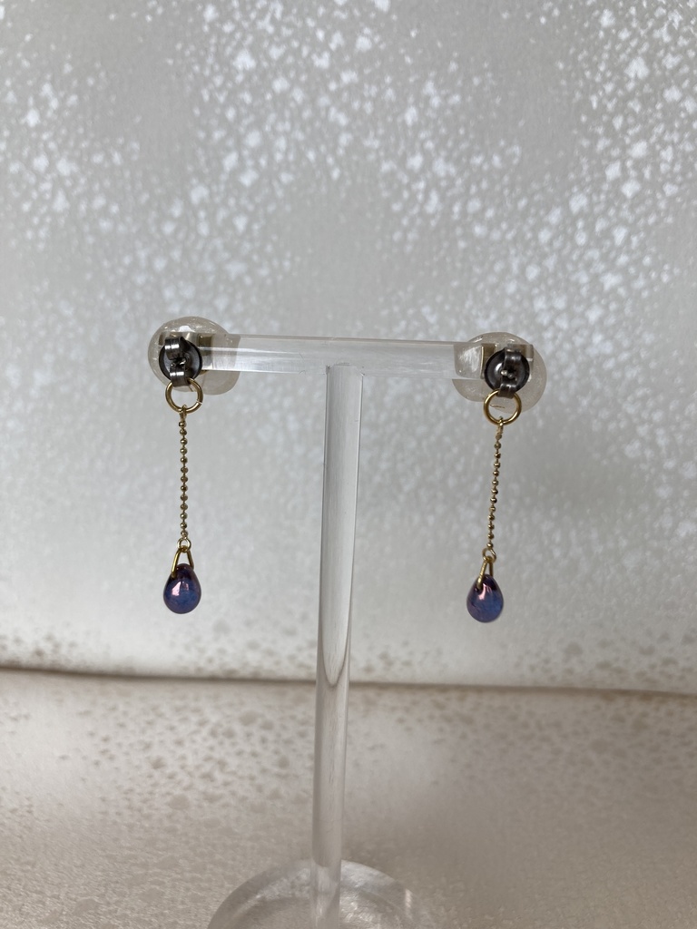 紫陽花色の雨の雫のおしりピアス