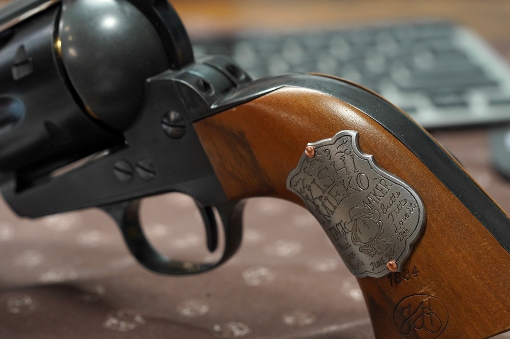 見栄子チーフPEACE MAKERグリップバッジ(樹脂製)