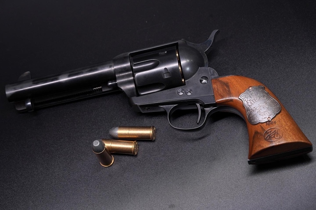 見栄子チーフPEACE MAKERグリップバッジ(樹脂製)