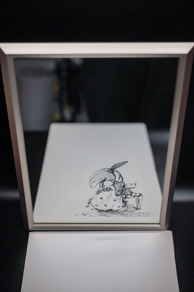 「みかんファイターを修理するみかん」特製鏡