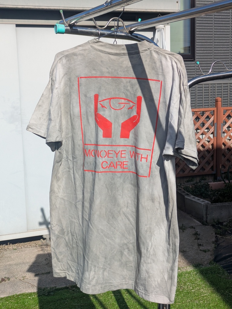 ステンシルTシャツ - 「Monoeye with care」