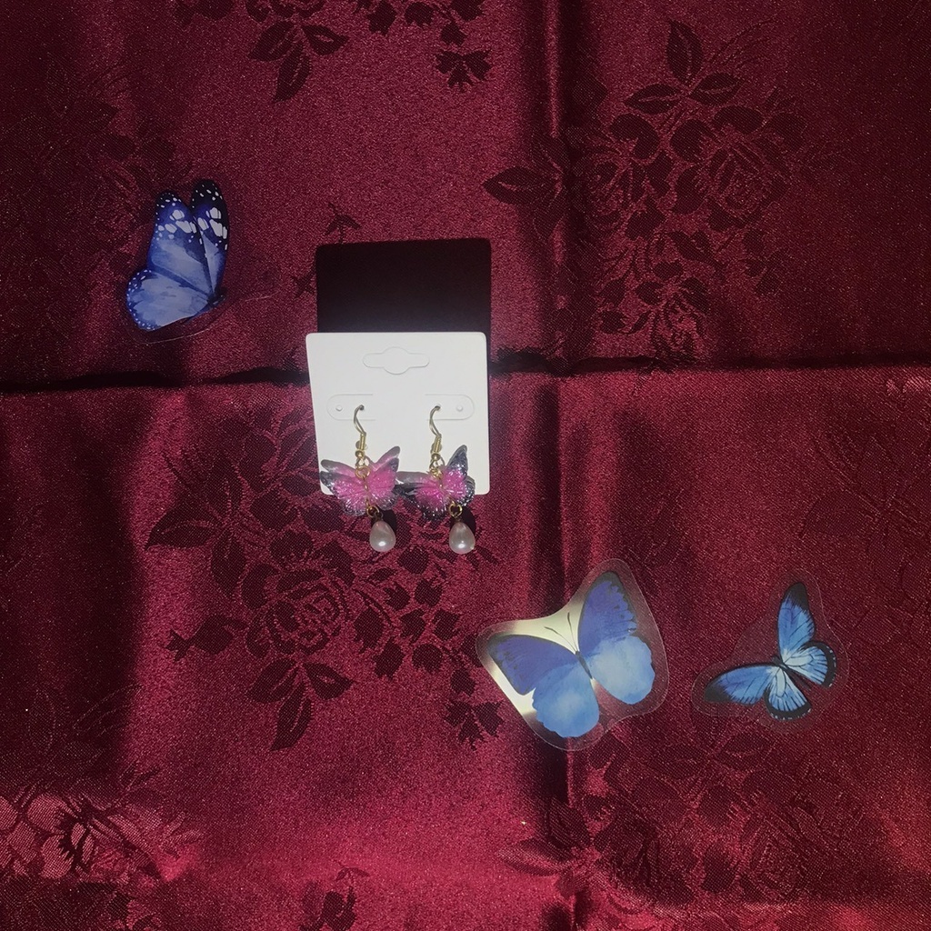 【無くなり次第終了】あくねこの「朝に出てくる蝶」をイメージしたピアス