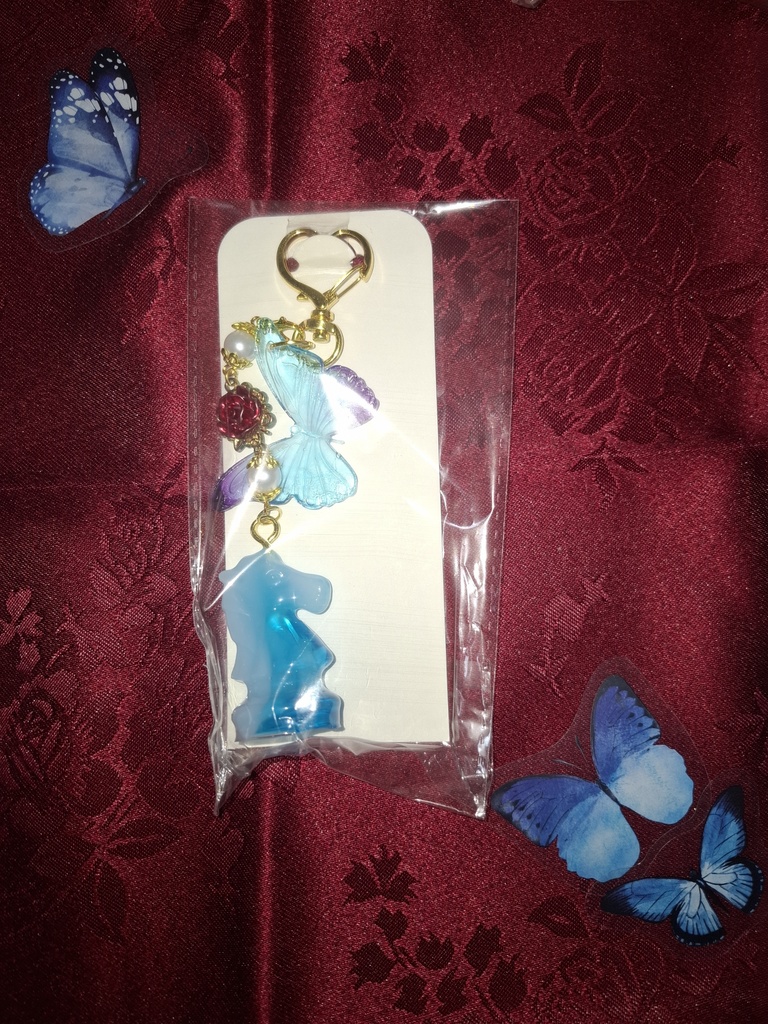 【無くなり次第終了】魔蝶石付きチェスキーホルダー(シロ)ゴールドver