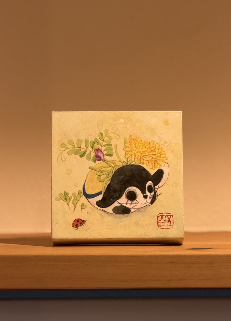 日本画　たれ耳犬張子　春のあそび