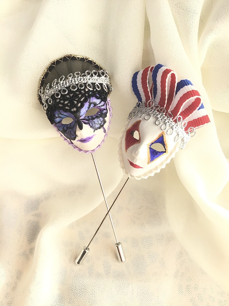 ヴェネツィアンマスクのピンブローチ 人間用(蝶)