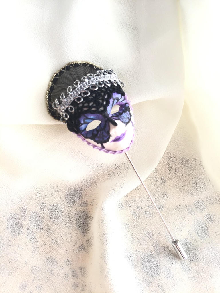 ヴェネツィアンマスクのピンブローチ 人間用(蝶)