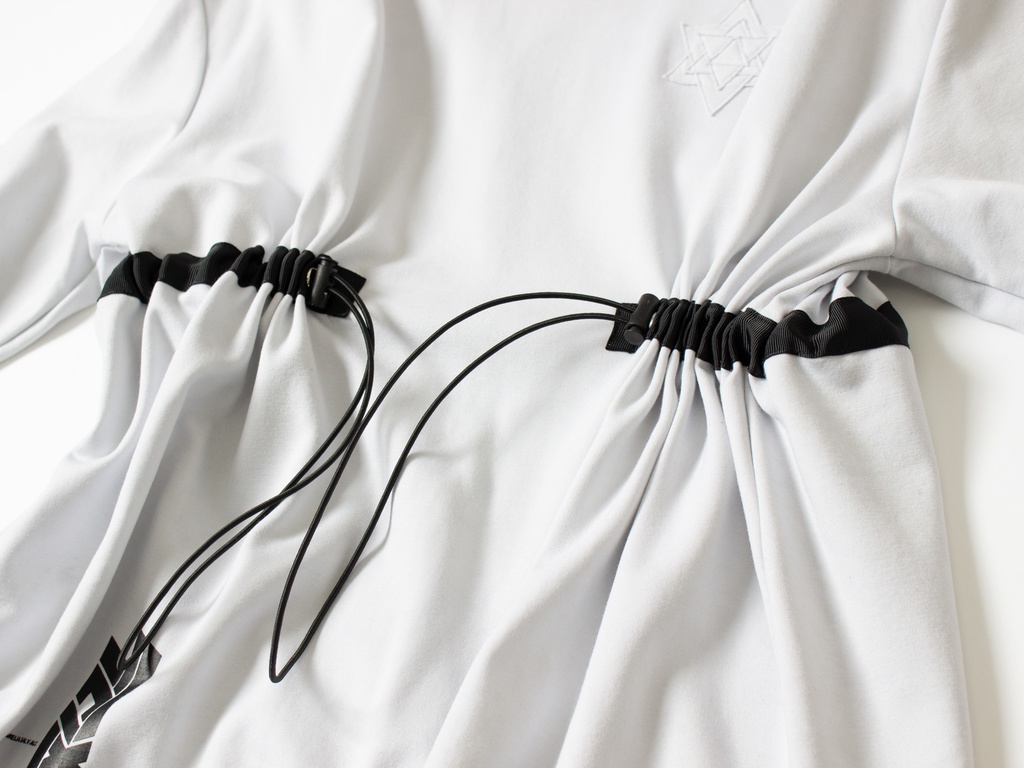 ピクセルネック オーバーサイズTシャツ