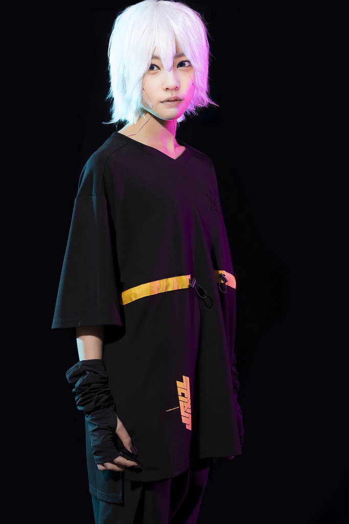 ピクセルネック オーバーサイズTシャツ