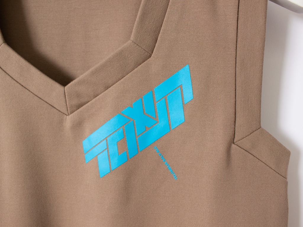 ピクセルネックタンクトップ