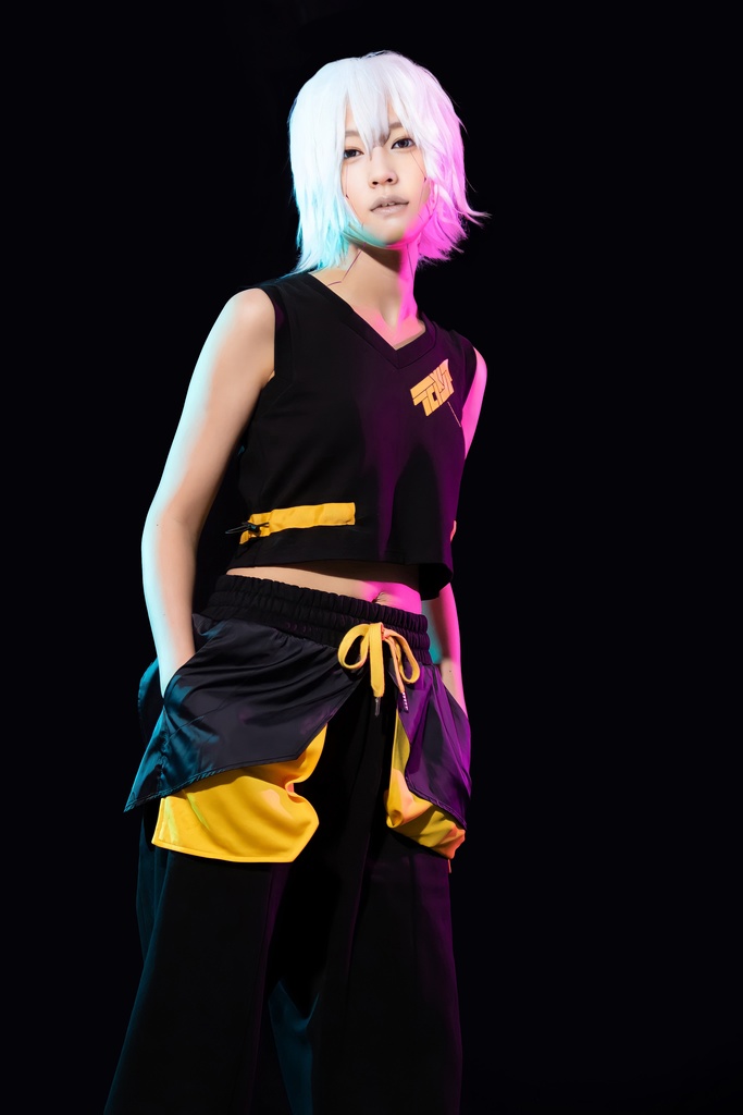 ピクセルネックタンクトップ