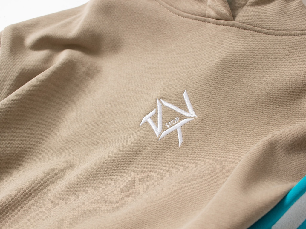 スリーブロゴパーカー