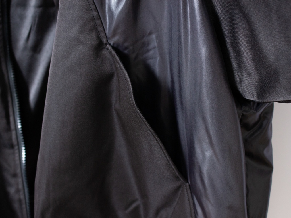 スタンドネックブルゾン