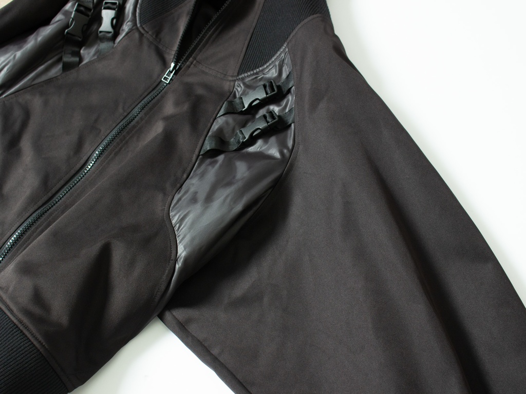 スタンドネックブルゾン