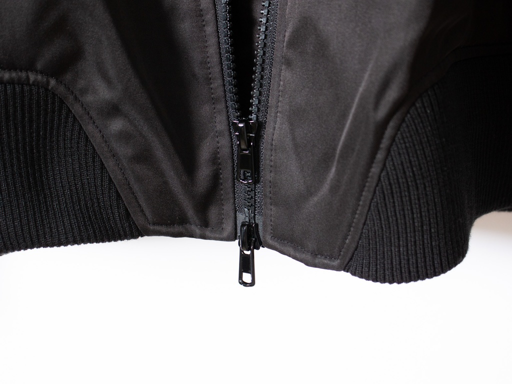 スタンドネックブルゾン