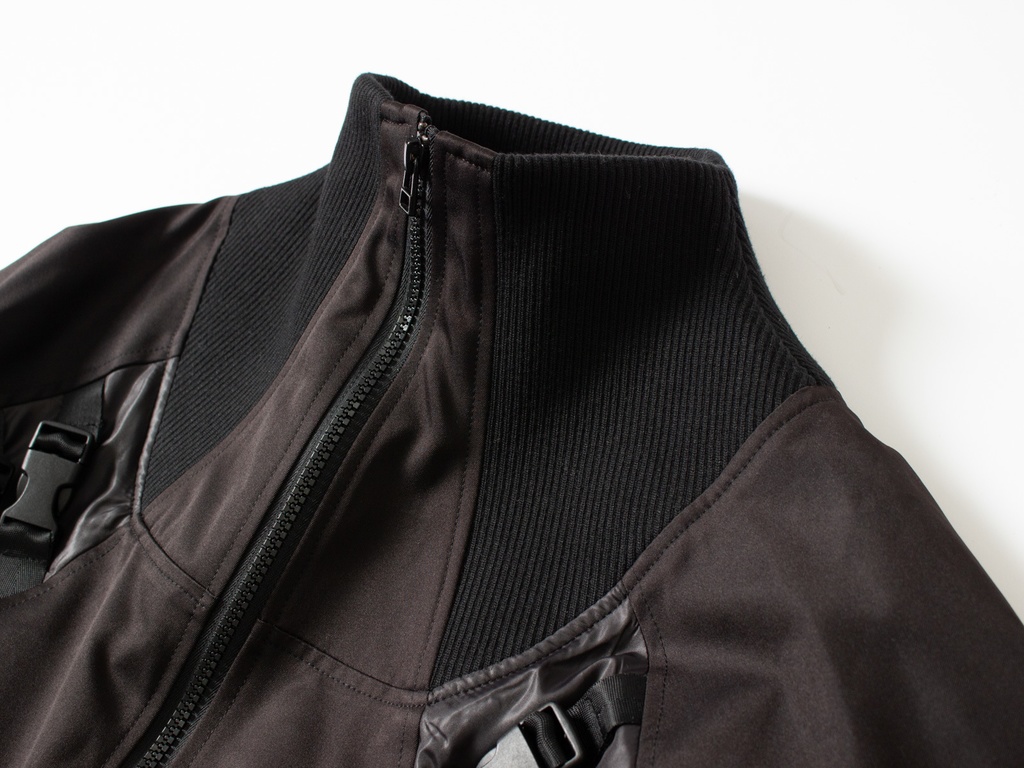 スタンドネックブルゾン