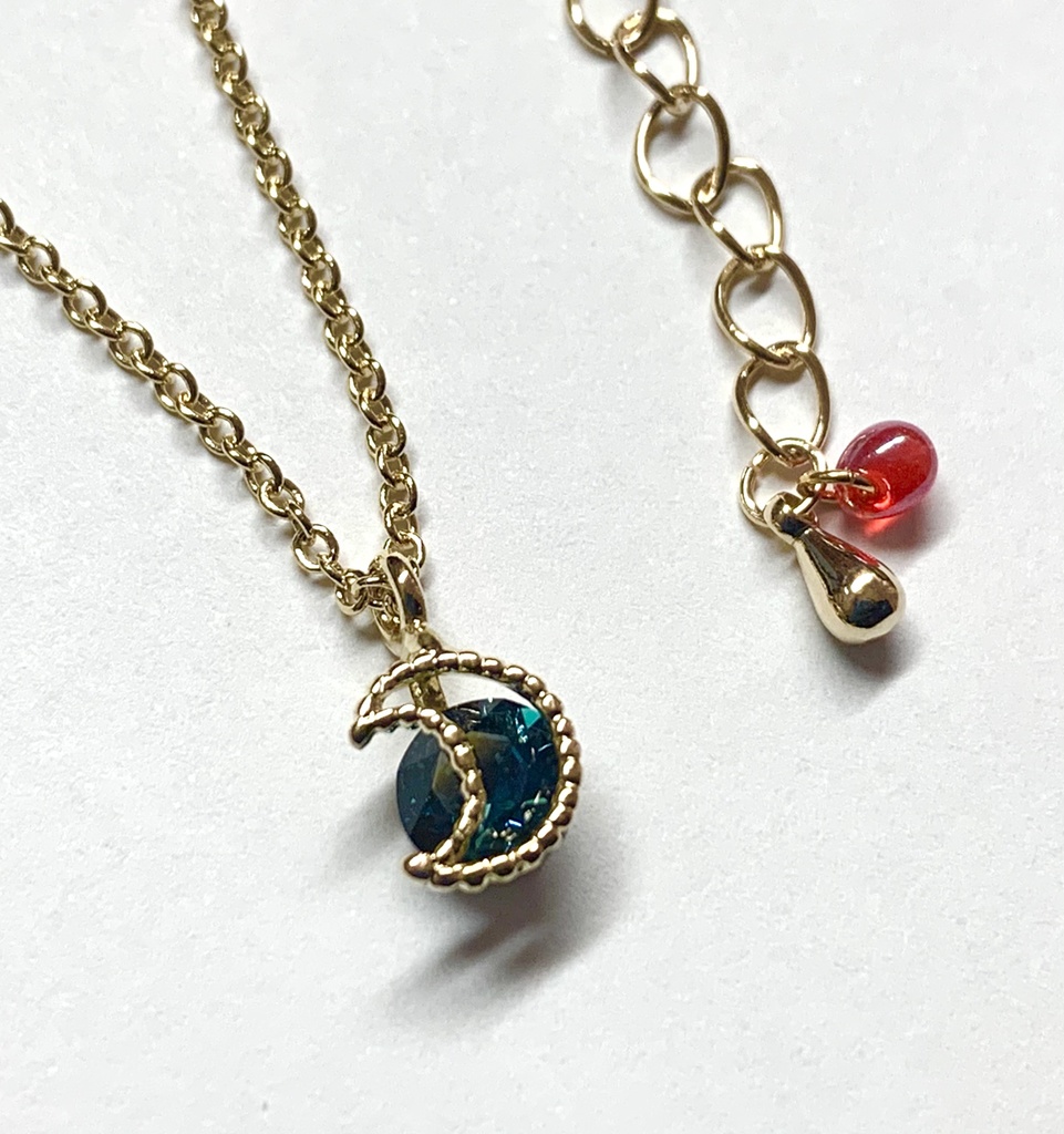 スワロフスキーの刀剣イメージペンダント