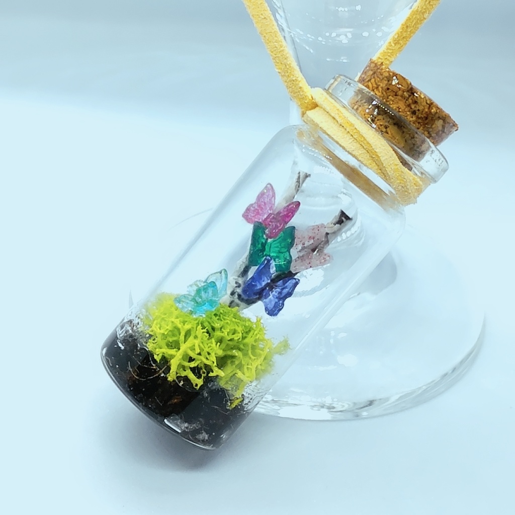 瓶の中の蝶