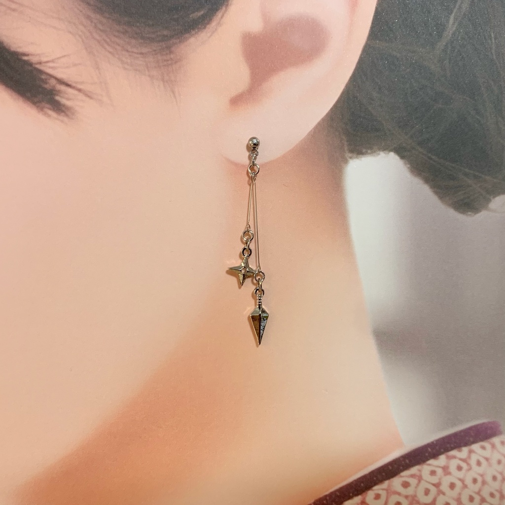 ミニチュア《 遊び心溢れる ✤ 揺れる手裏剣とクナイ 》ゴールド|シルバー|ピアス|イヤリング