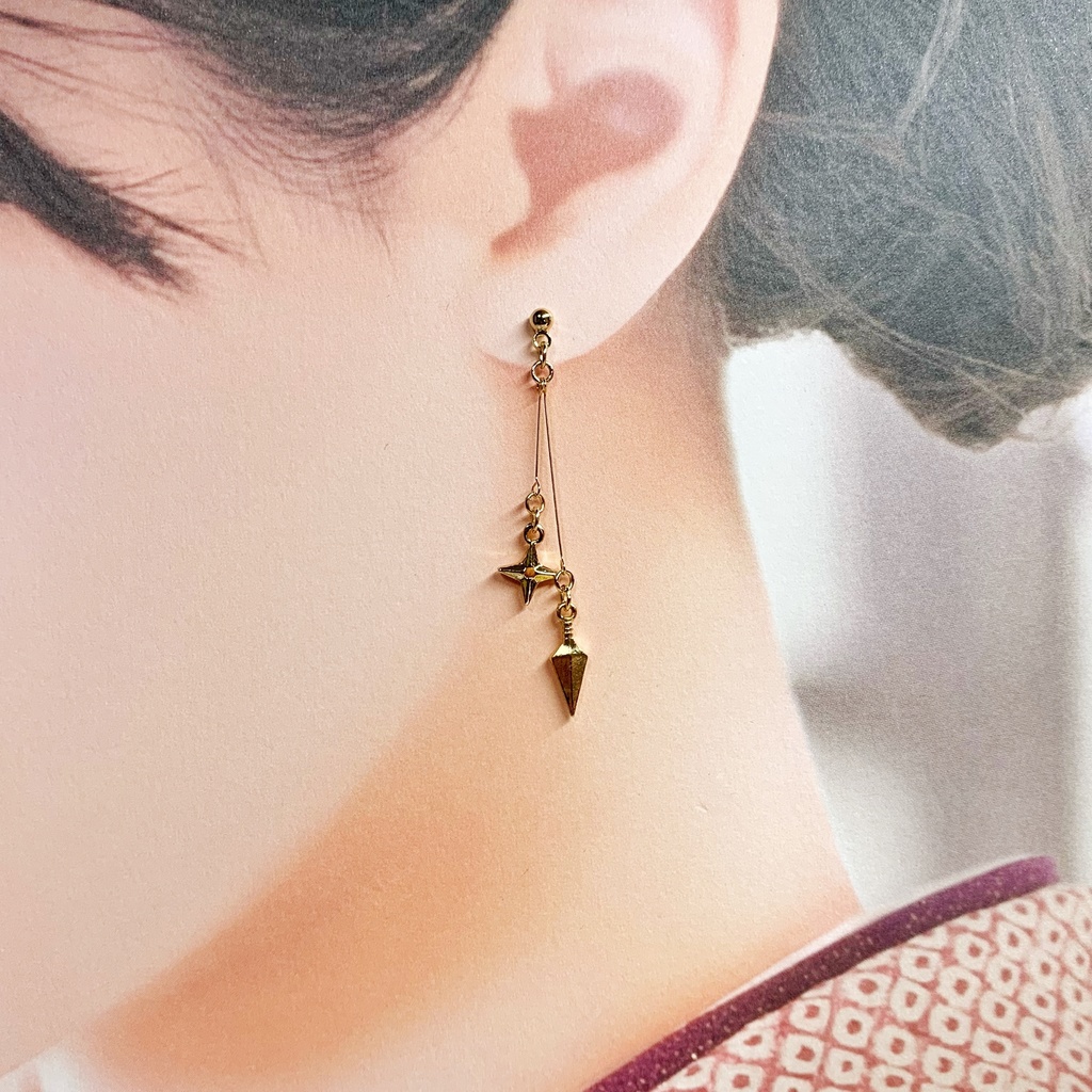 ミニチュア《 遊び心溢れる ✤ 揺れる手裏剣とクナイ 》ゴールド|シルバー|ピアス|イヤリング