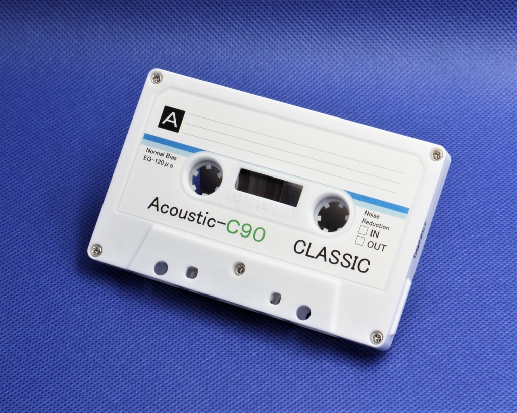 C90・Acoustic<白ハーフ+青ストライプ>レトロ調デザインのカセットテープ