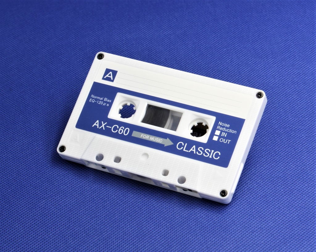 <AX:ブルー.R2>オリジナルデザイン・カセットテープ