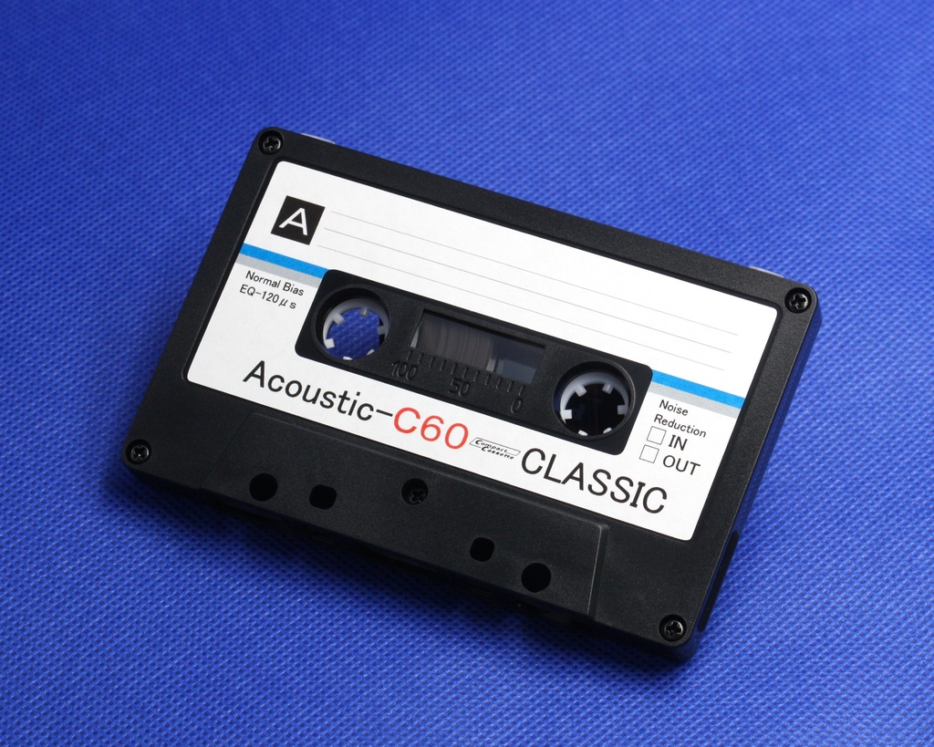 C60<Acoustic:アコースティックⅢ>レトロ調デザインのカセットテープ