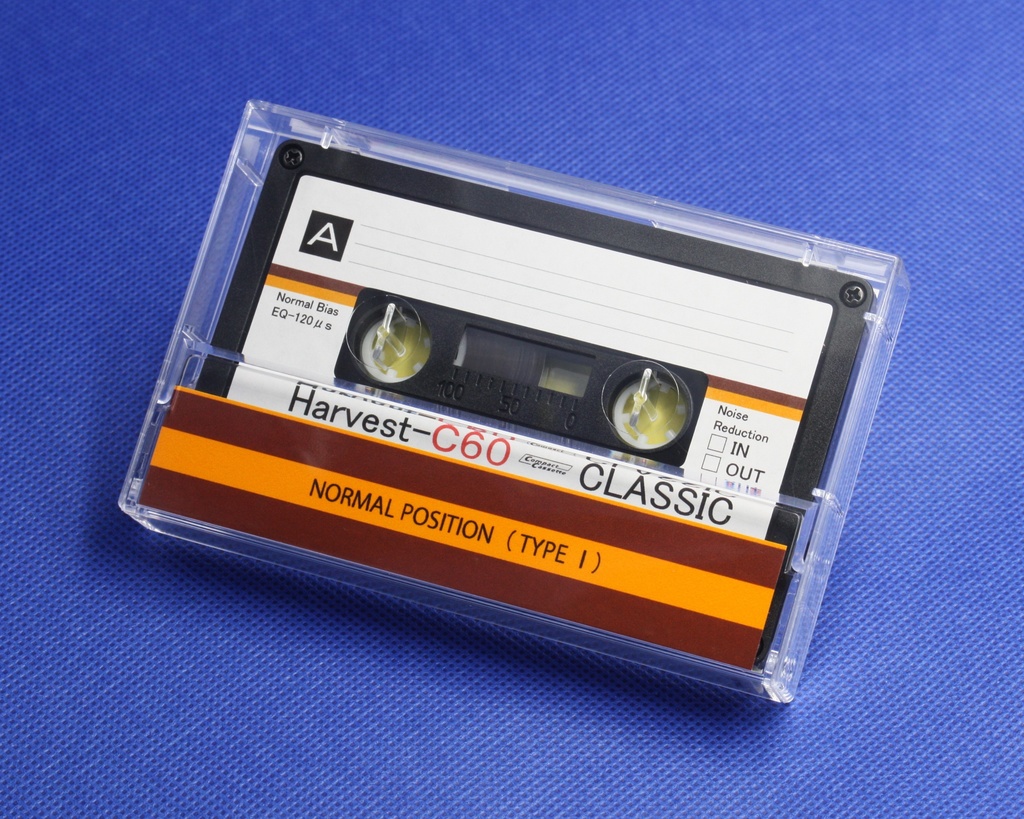 C60<Harvest:ハーヴェストⅢ>レトロ調デザインのカセットテープ