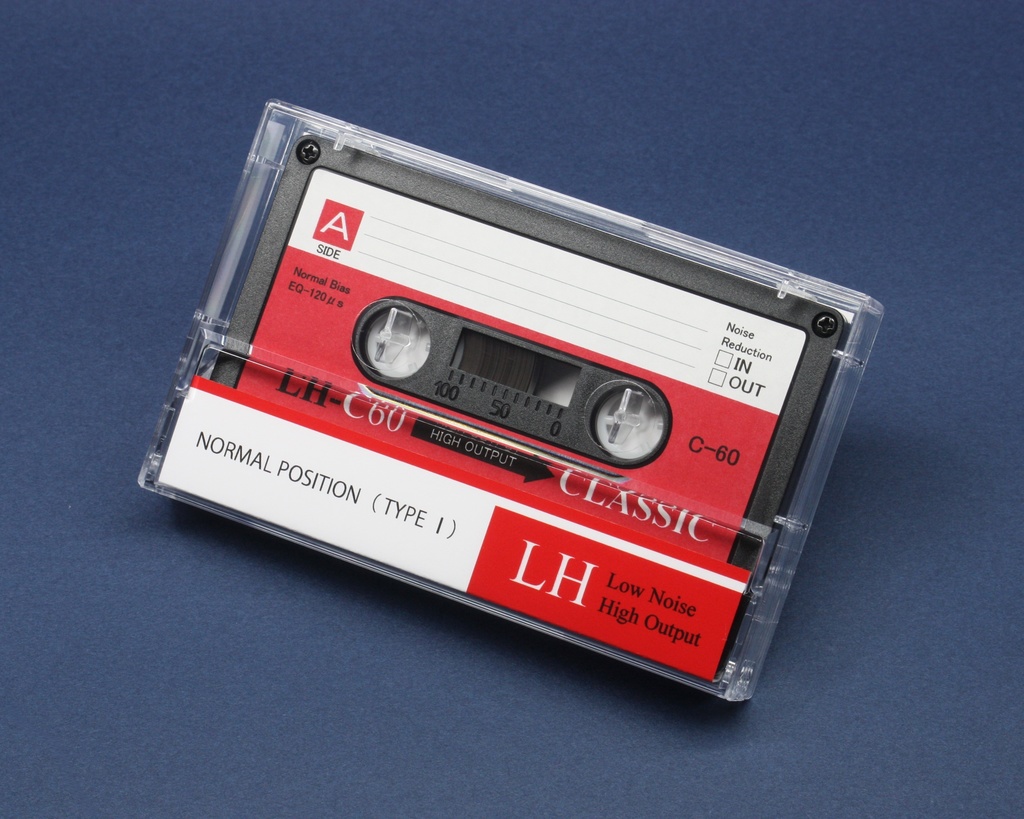 C60・レトロ調黒ハーフカセット.R4:EX/LH