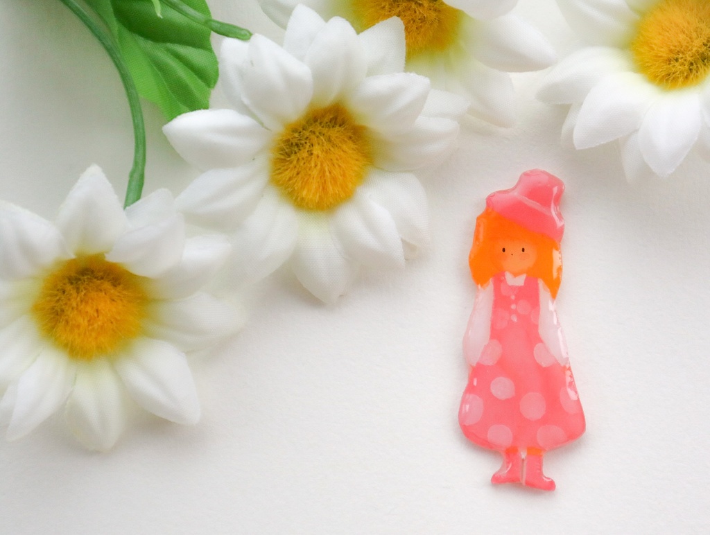 ブローチ　お人形　ピンク フランス ワンピース　女の子