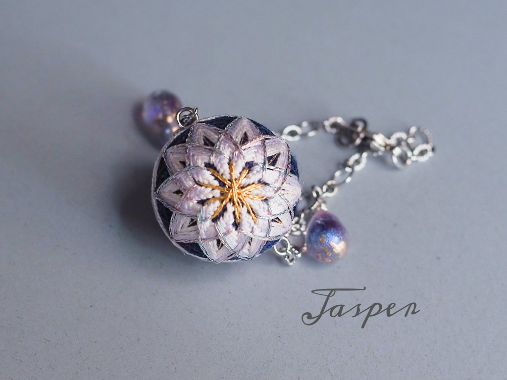 天上の花ポシェット風手まりチャーム