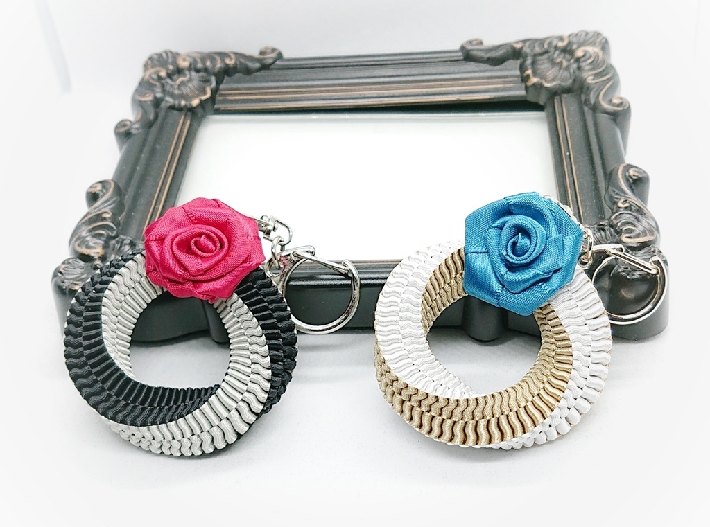 M 赤井秀一/降谷零 イメージ 巻きバラと四角編みのキーホルダー