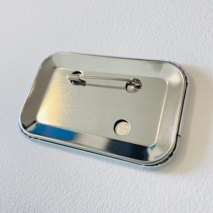 ひねくれうさぎ長方形缶バッジ(全2種)