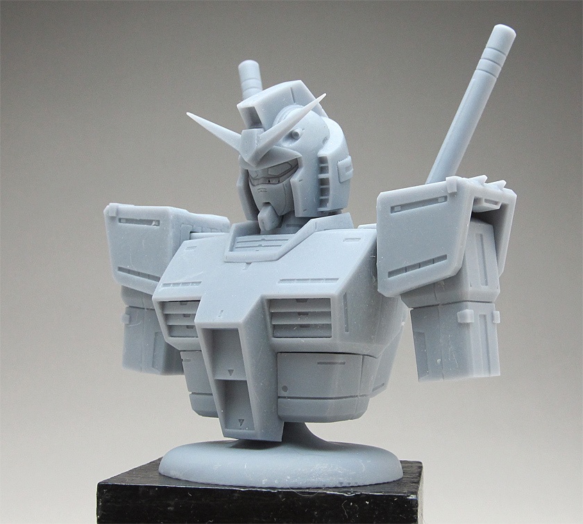 ファーストガンダム、頭長235mmモデルのバストアップモデル、塗装分割版