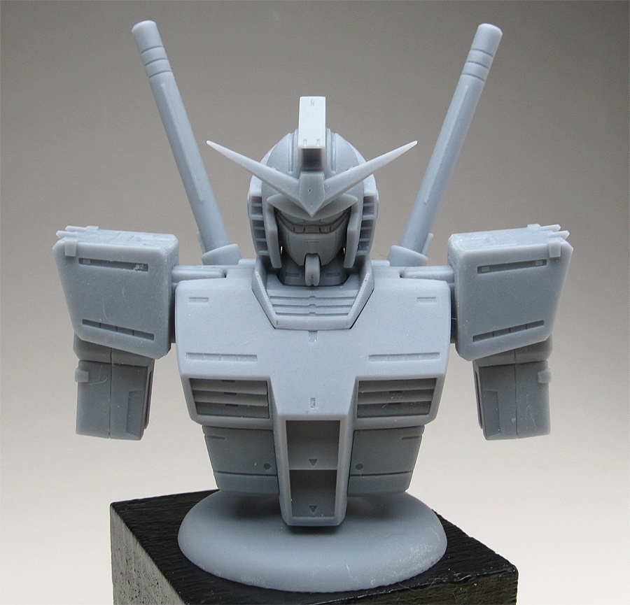 ファーストガンダム、頭長235mmモデルのバストアップモデル、塗装分割版