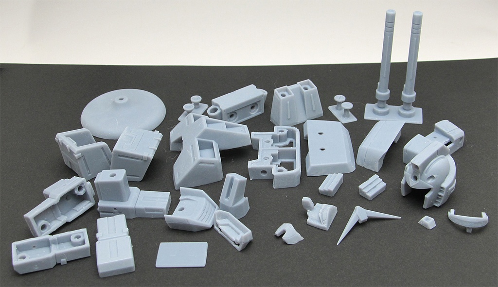 ファーストガンダム、頭長235mmモデルのバストアップモデル、塗装分割版