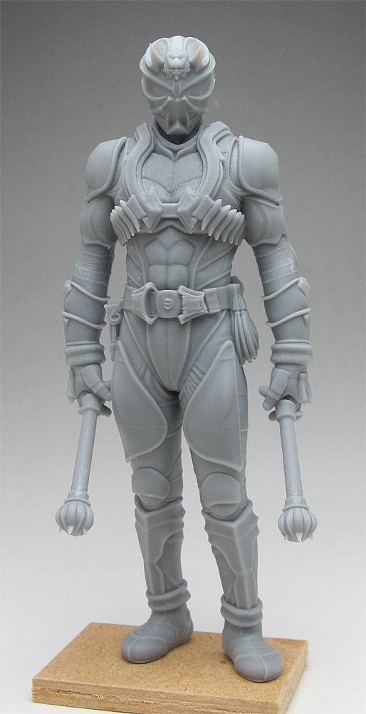 仮面ライダー響鬼像 頭長150ミリ、3Dプリント用stlデータ(AI活用)