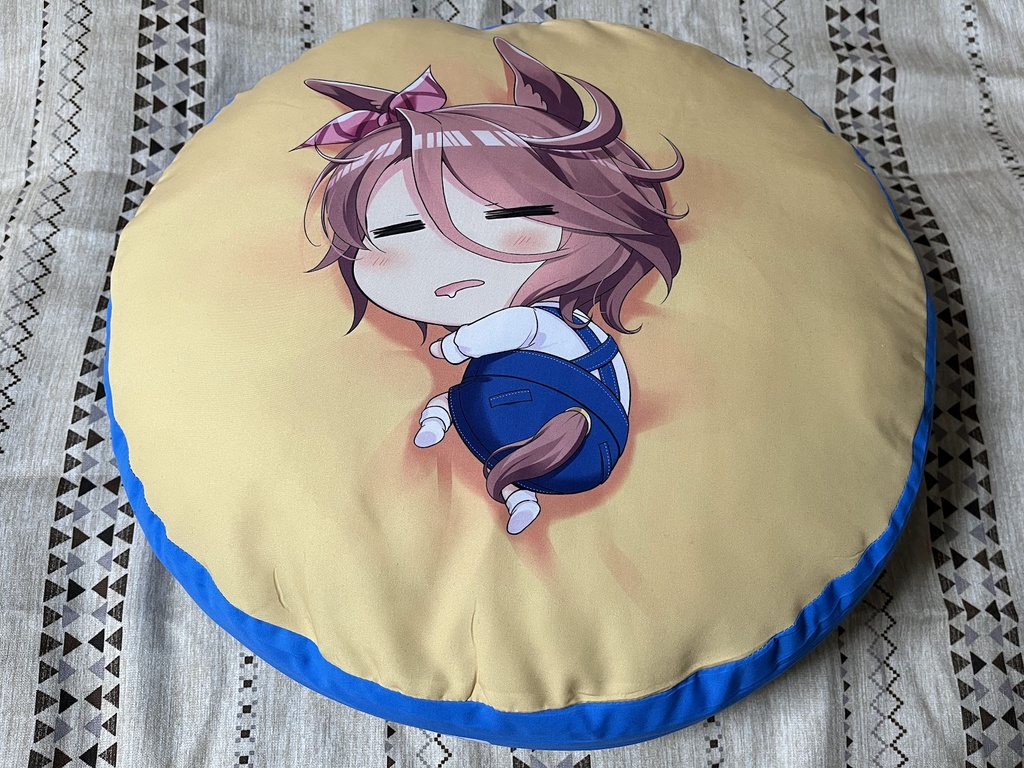 幻覚の娘ほぼ原寸大クッション