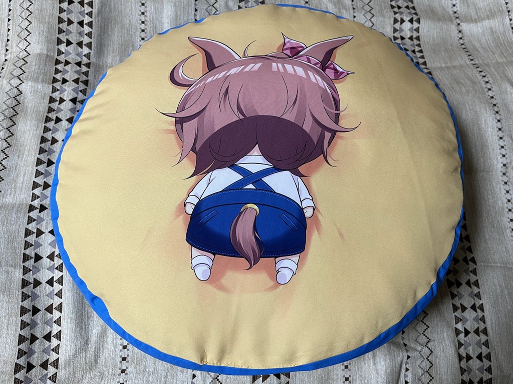 幻覚の娘ほぼ原寸大クッション