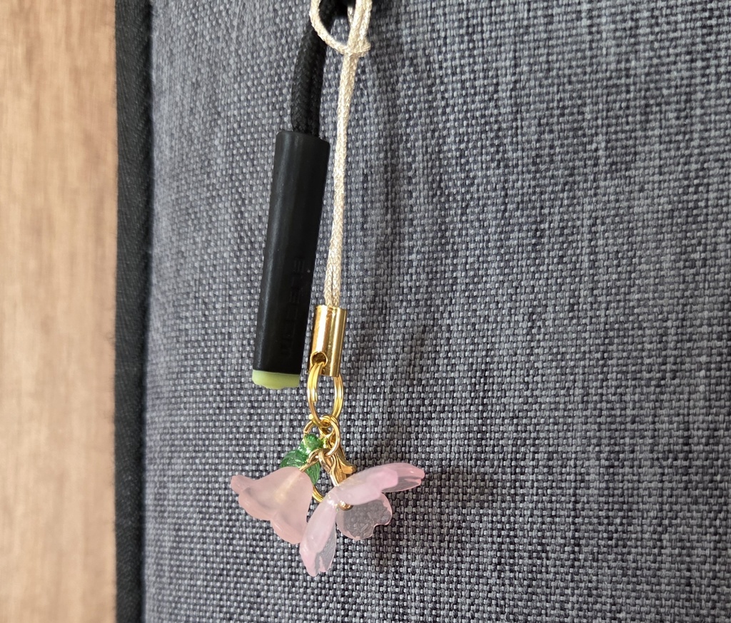 コロンとお出かけ(*'▽'*)スズメのあみぐるみキーホルダー(選べる2カラー)