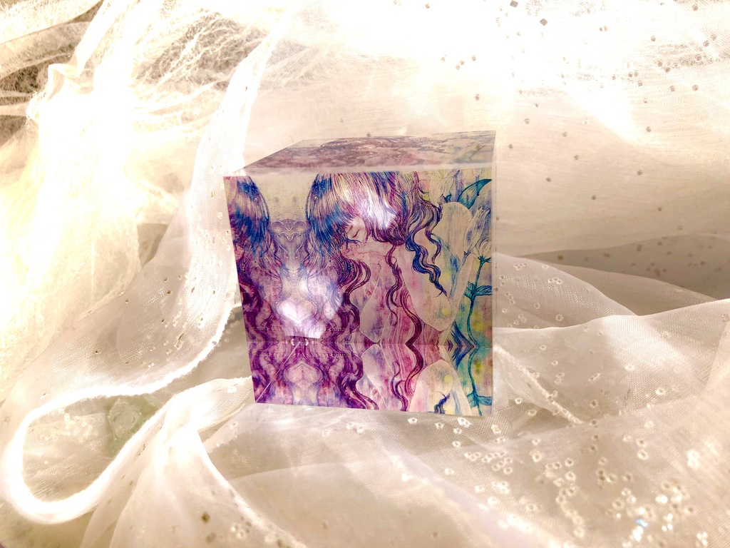 アクリルキューブ「逆子Ⅱ」より