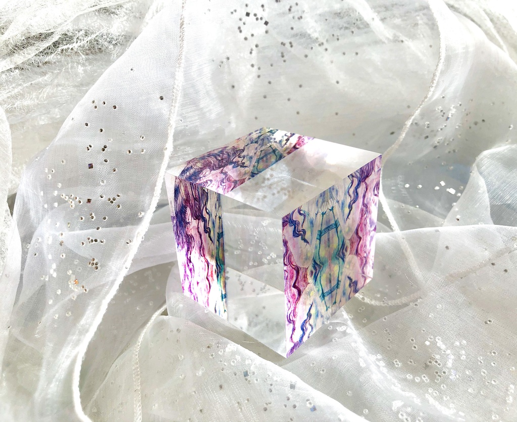 アクリルキューブ「逆子Ⅱ」より