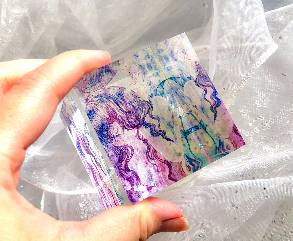 アクリルキューブ「逆子Ⅱ」より