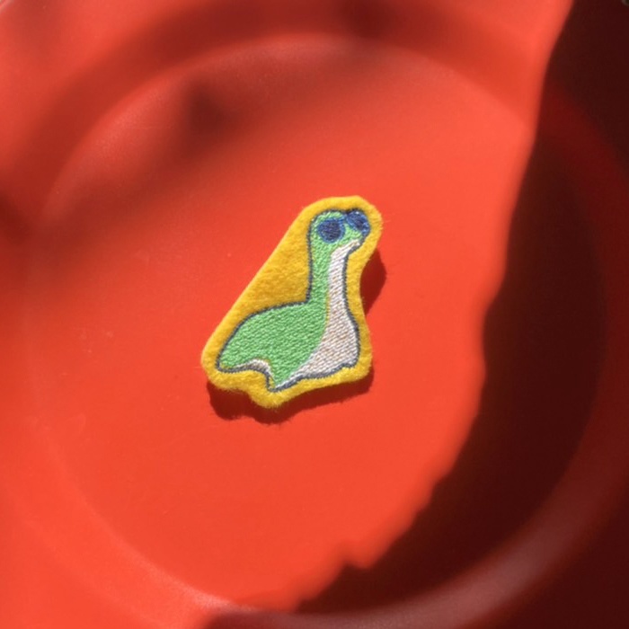 サングラスネッシーバッジ