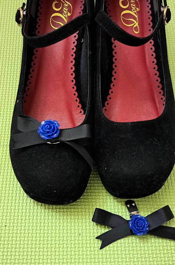 青薔薇のシューズクリップ(黒)