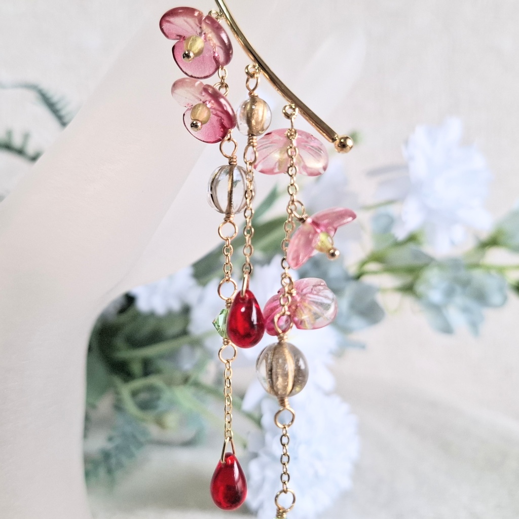 イヤーフック 春~開花~ガラスの花 前撮りやイベント、お出掛けに。一点物アクセサリー