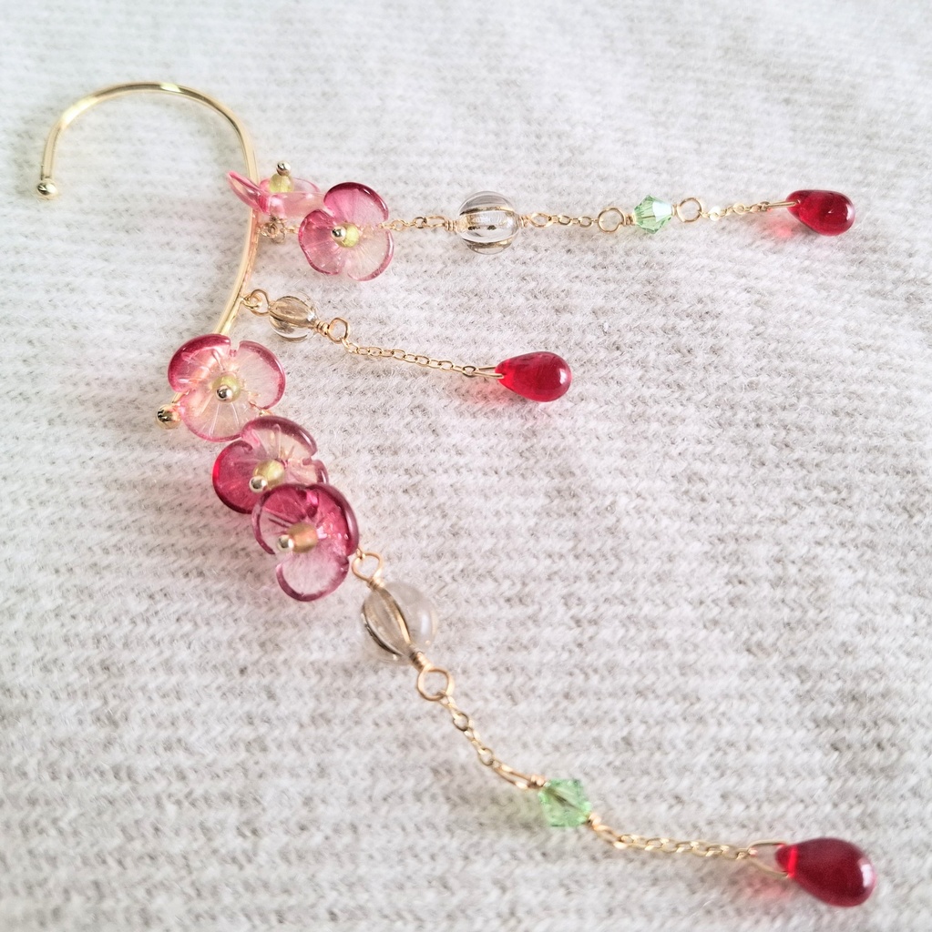 イヤーフック 春~開花~ガラスの花 前撮りやイベント、お出掛けに。一点物アクセサリー